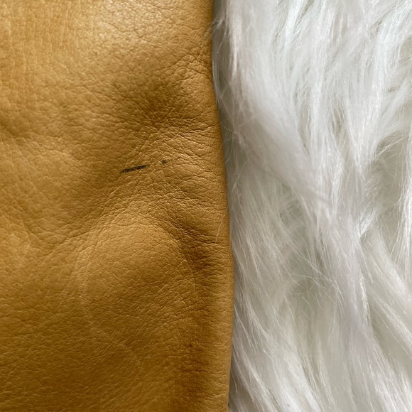 Fossil Tan Yellow Leather Crossbody Purse, Vintage with Adjustable Strap - Picture 9 of 12